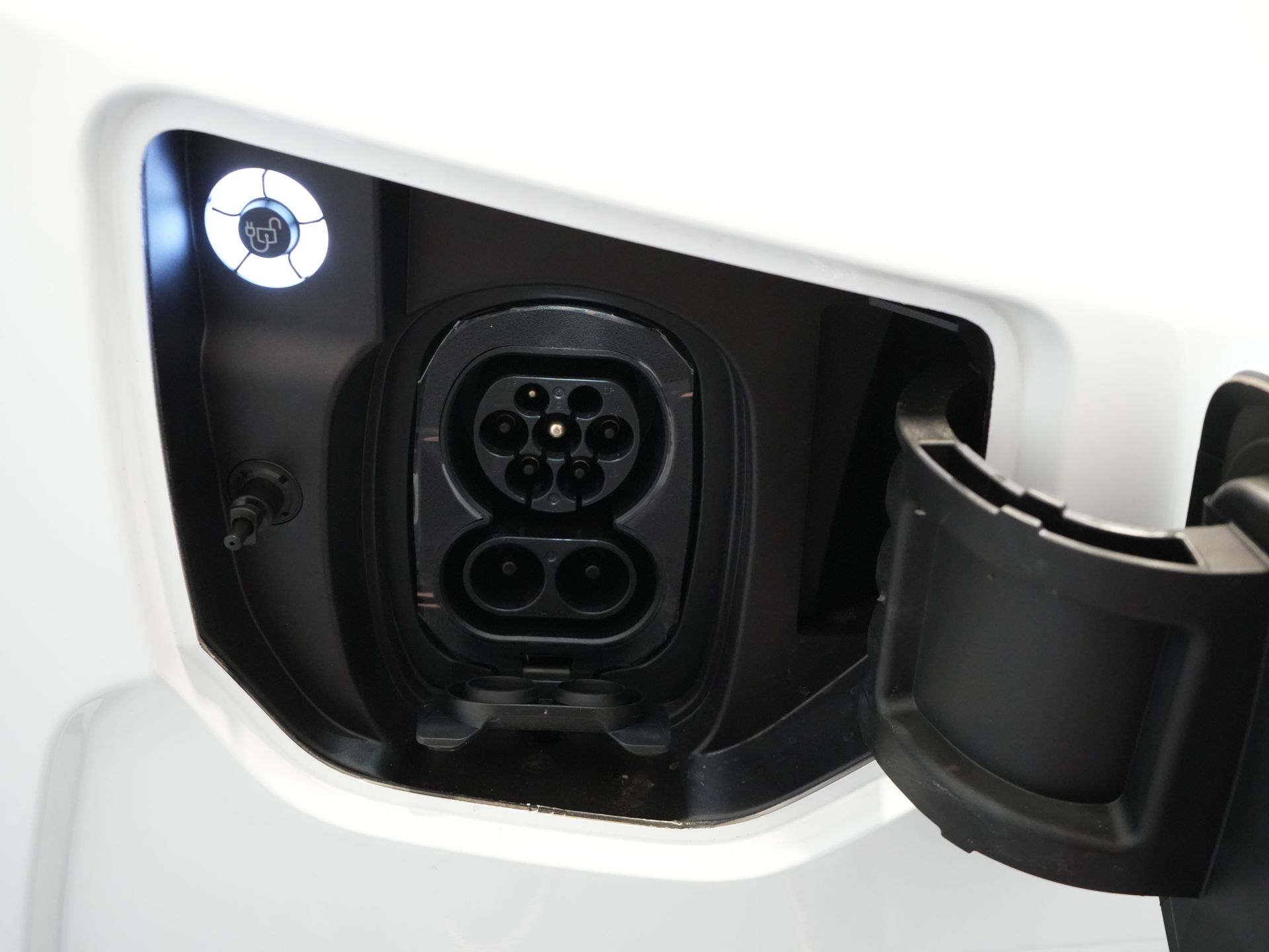 Ford E-Transit Custom Van L2 330 km WLTP LED/ Riscaldatore in piedi/ Seatverw./ Snellcharger/ 2,3t Traino amp/ Carplay/ Clima/ Telecamera/ PDC/ Crociera