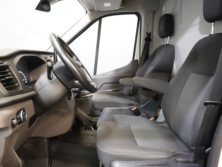 Ford Transit Bestelbus 350 2.0 TDCI 130 pk L3H2 Trend EXPORT ONLY Carplay/ Stoelverw./ 2,8T Trekverm./ Trekhaak/ Navi/ Airco