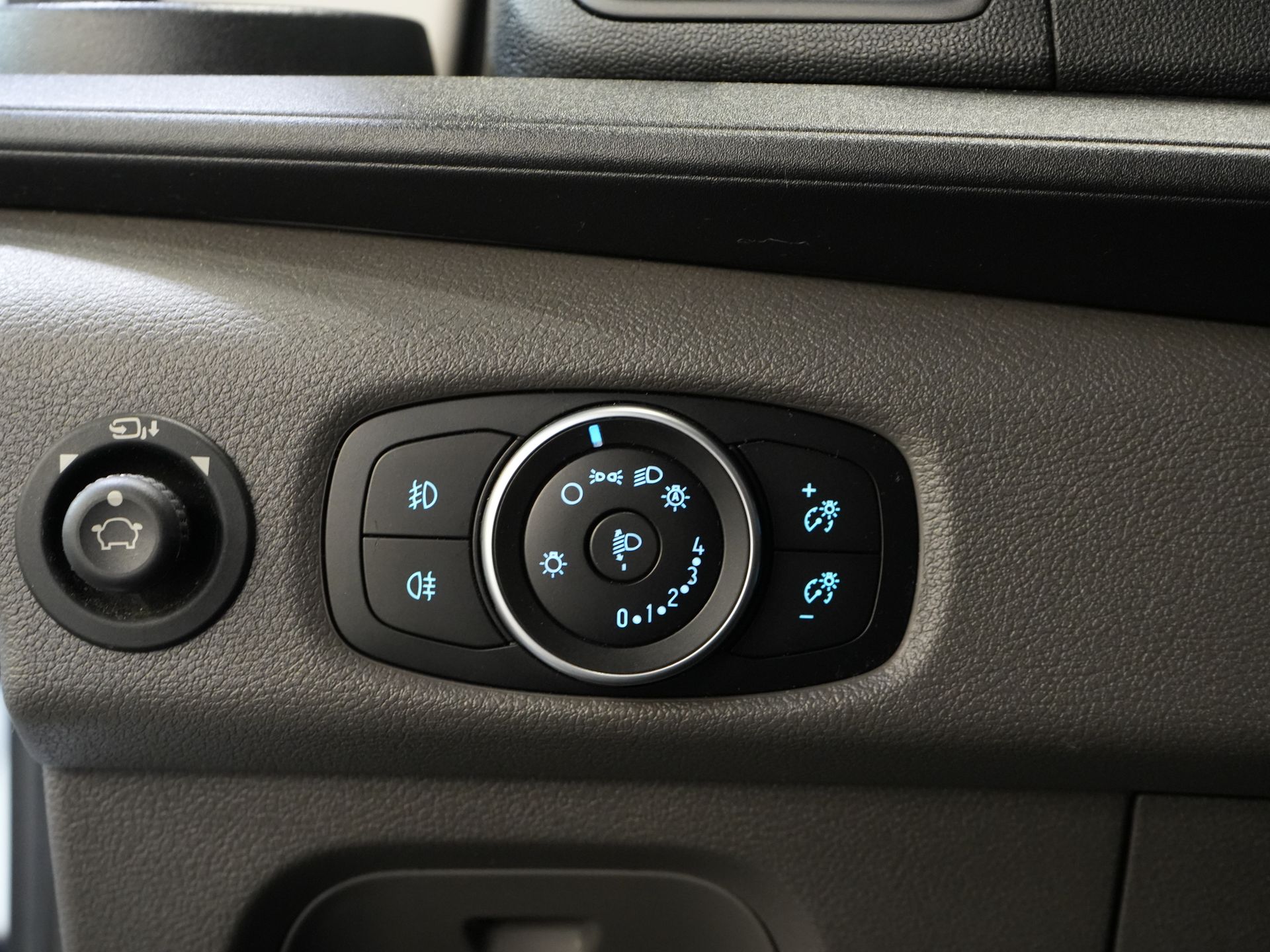 Ford Transit Bestelbus 350 2.0 TDCI 130 pk L3H2 Trend EXPORT ONLY Carplay/ Stoelverw./ 2,8T Trekverm./ Trekhaak/ Navi/ Airco
