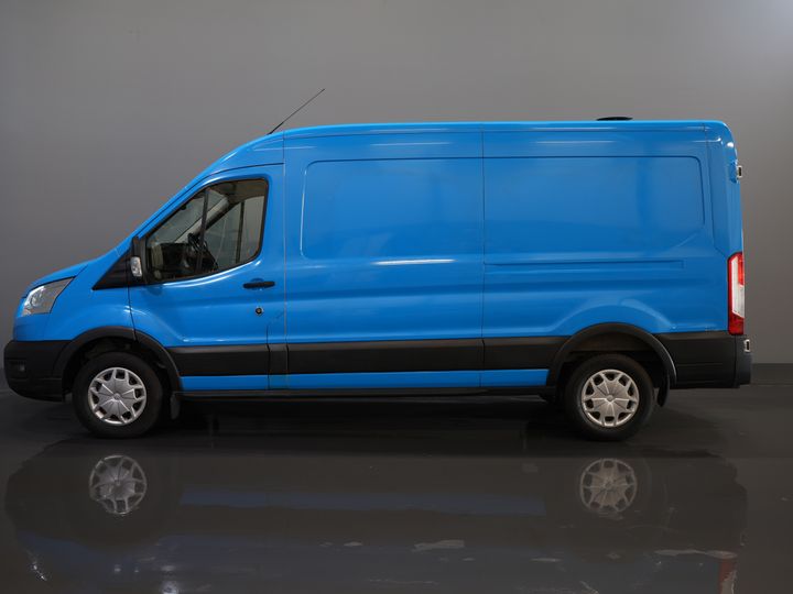 Ford Transit Bestelbus 350 2.0 TDCI 130 pk L3H2 Trend EXPORT ONLY Carplay/ Stoelverw./ 2,8T Trekverm./ Trekhaak/ Navi/ Airco