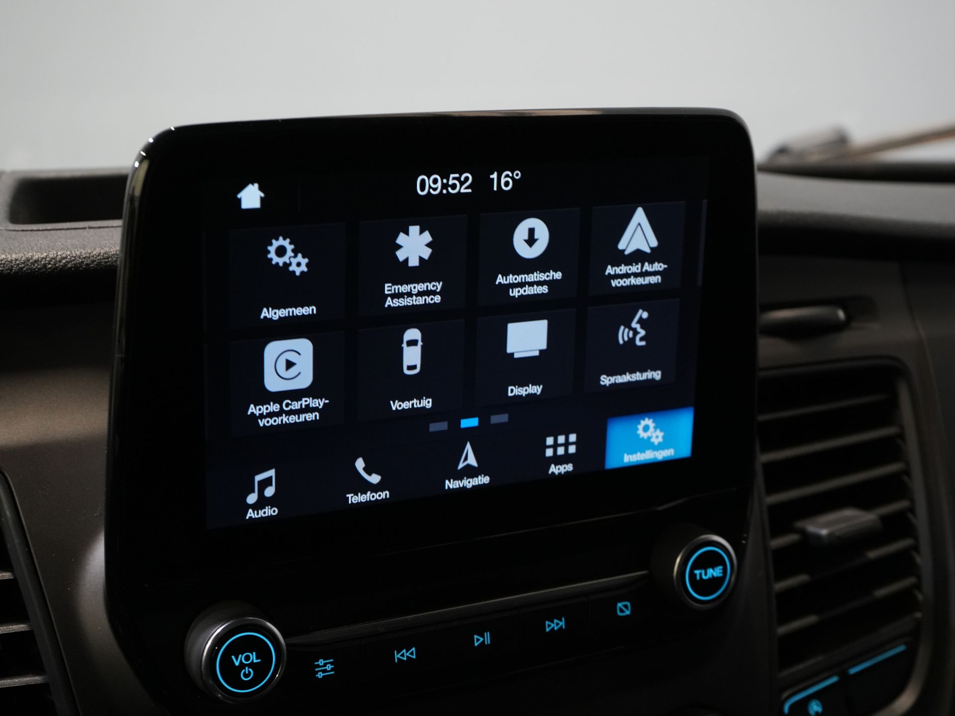 Ford Transit Bestelbus 350 2.0 TDCI 130 pk L3H2 Trend EXPORT ONLY Carplay/ Stoelverw./ 2,8T Trekverm./ Trekhaak/ Navi/ Airco