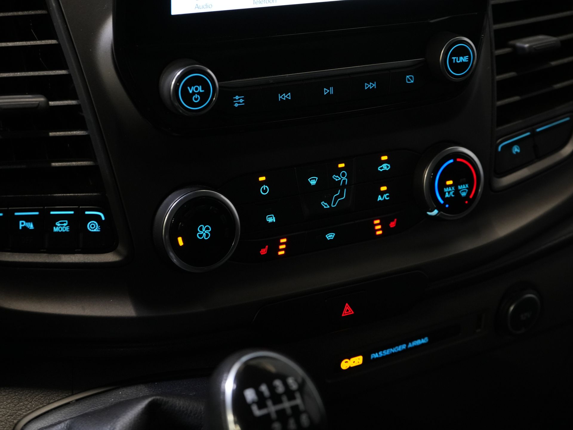 Ford Transit Bestelbus 350 2.0 TDCI 130 pk L3H2 Trend EXPORT ONLY Carplay/ Stoelverw./ 2,8T Trekverm./ Trekhaak/ Navi/ Airco