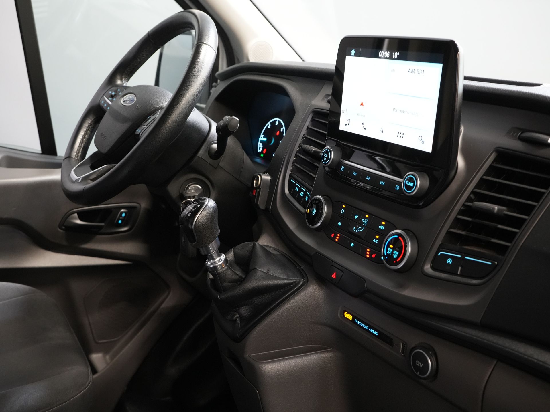 Ford Transit Bestelbus 350 2.0 TDCI 130 pk L3H2 Trend EXPORT ONLY Carplay/ Stoelverw./ 2,8T Trekverm./ Trekhaak/ Navi/ Airco