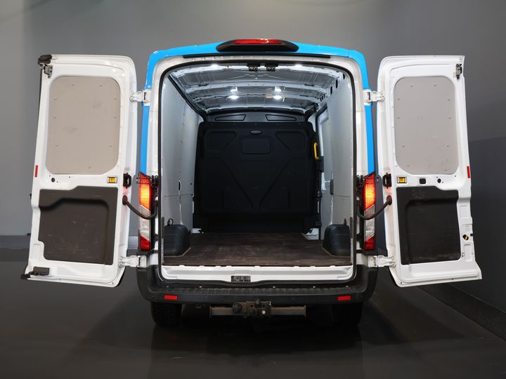 Ford Transit Bestelbus 350 2.0 TDCI 130 pk L3H2 Trend EXPORT ONLY Carplay/ Stoelverw./ 2,8T Trekverm./ Trekhaak/ Navi/ Airco