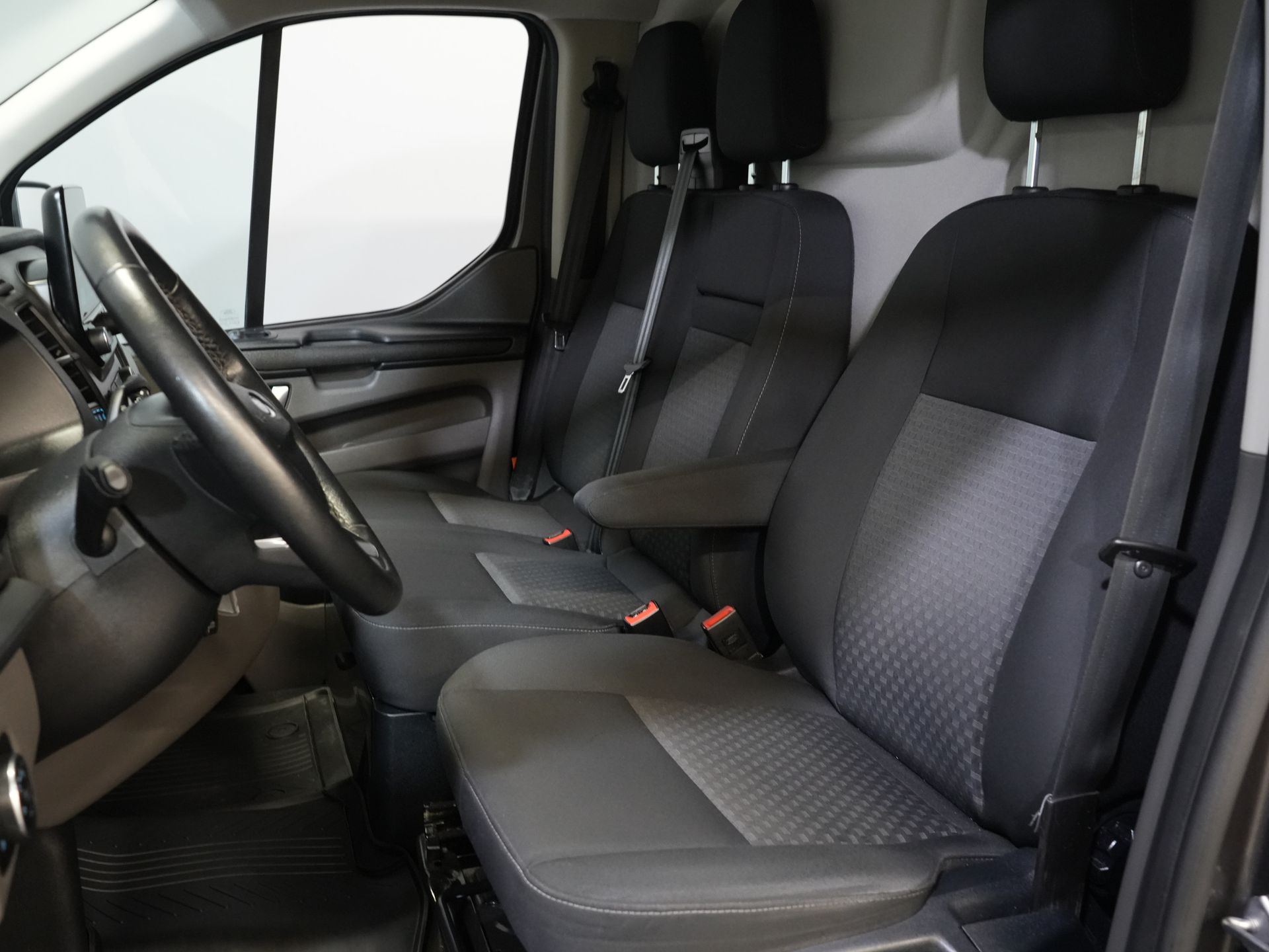 Ford Transit Custom Bestelbus 320 2.0 TDCI 130 pk Aut. L2 Trend Weinig Km/ Carplay/ Cruise/ Airco/ Camera/ PDC V+A/ Trekhaak