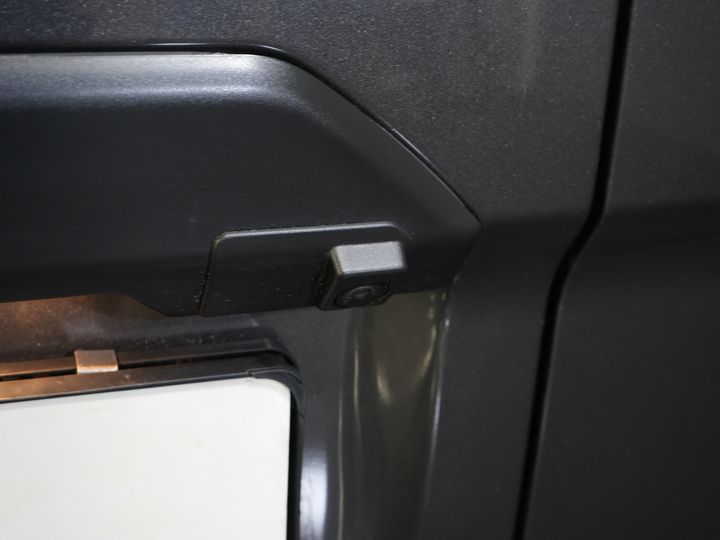 Ford Transit Custom Bestelbus 320 2.0 TDCI 130 pk Aut. L2 Trend Weinig Km/ Carplay/ Cruise/ Airco/ Camera/ PDC V+A/ Trekhaak