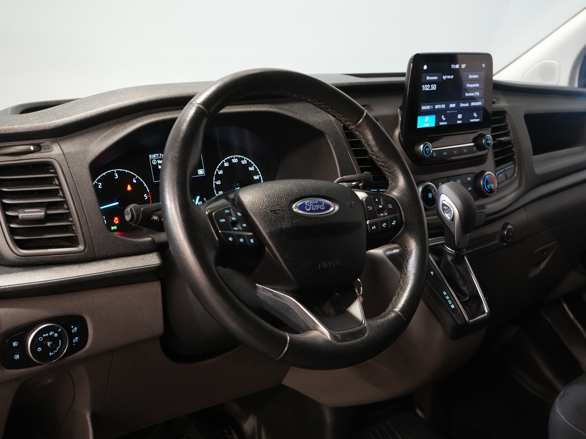 Ford Transit Custom Bestelbus 320 2.0 TDCI 130 pk Aut. L2 Trend Weinig Km/ Carplay/ Cruise/ Airco/ Camera/ PDC V+A/ Trekhaak