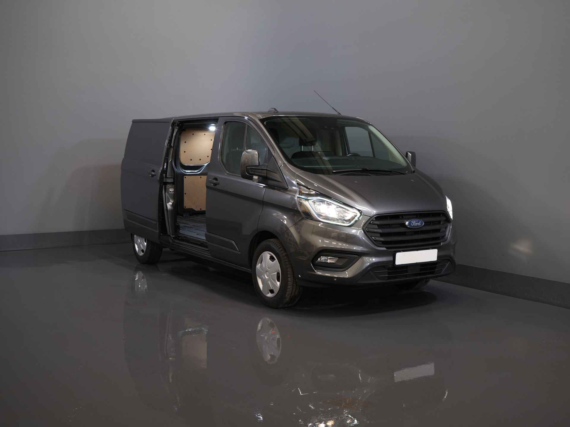 Ford Transit Custom Bestelbus 320 2.0 TDCI 130 pk Aut. L2 Trend Weinig Km/ Carplay/ Cruise/ Airco/ Camera/ PDC V+A/ Trekhaak