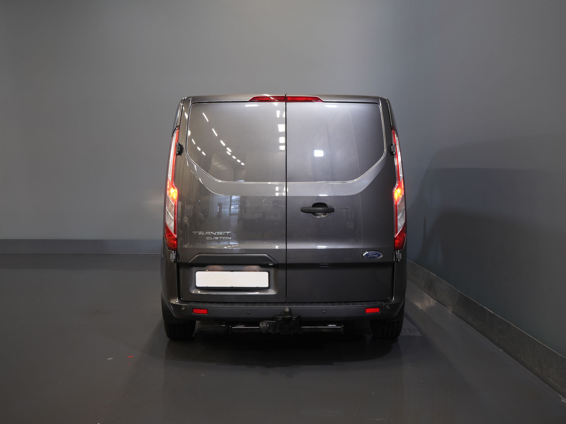 Ford Transit Custom Bestelbus 320 2.0 TDCI 130 pk Aut. L2 Trend Weinig Km/ Carplay/ Cruise/ Airco/ Camera/ PDC V+A/ Trekhaak