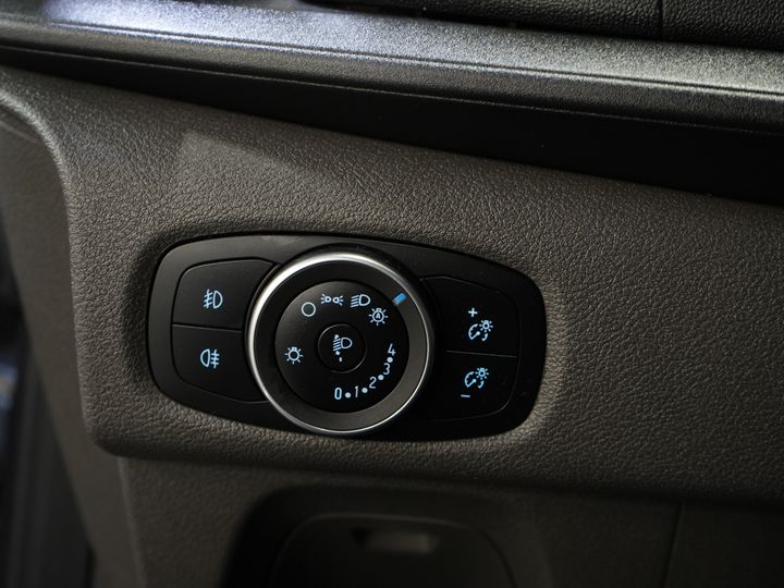 Ford Transit Custom Bestelbus 320 2.0 TDCI 130 pk Aut. L2 Trend Weinig Km/ Carplay/ Cruise/ Airco/ Camera/ PDC V+A/ Trekhaak