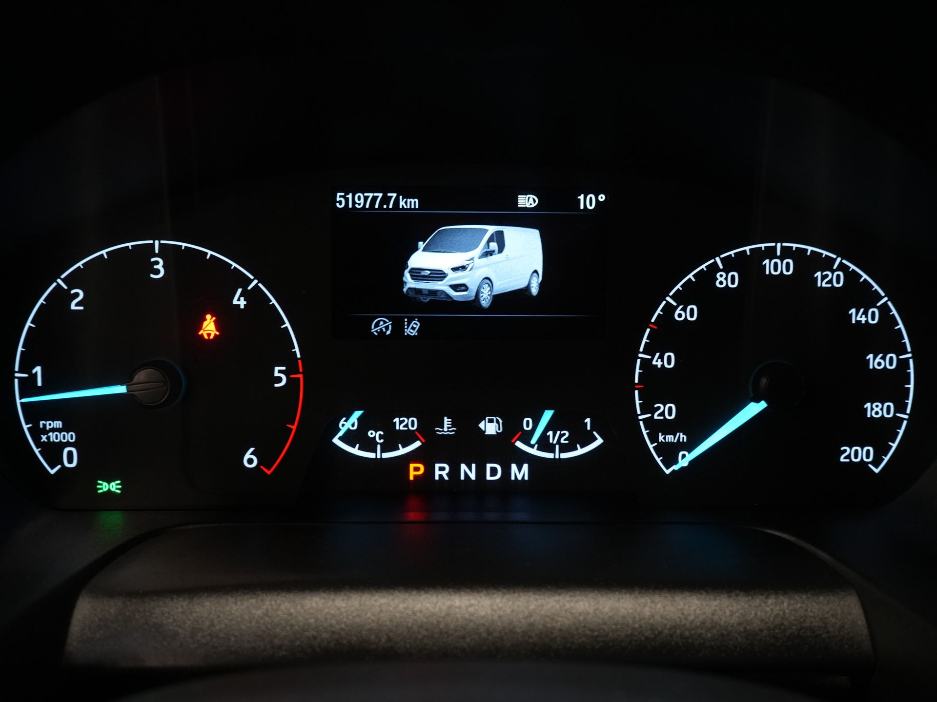 Ford Transit Custom Bestelbus 320 2.0 TDCI 130 pk Aut. L2 Trend Weinig Km/ Carplay/ Cruise/ Airco/ Camera/ PDC V+A/ Trekhaak