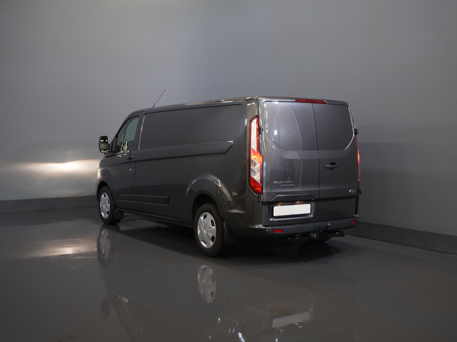 Ford Transit Custom Bestelbus 320 2.0 TDCI 130 pk Aut. L2 Trend Weinig Km/ Carplay/ Cruise/ Airco/ Camera/ PDC V+A/ Trekhaak