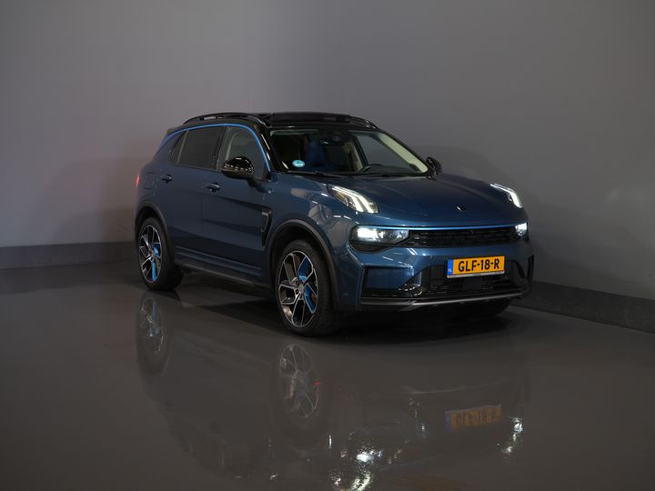 Lynk & Co 01 SUV Панорамний дах/ LED/ Адаптивний круїз-контроль/ Електричний клапан/ Пам'ять сидінь/ Безключовий доступ/ Carplay/ Навігація/ Підігрів сидінь/ Клімат-контроль/ 20'' LMV