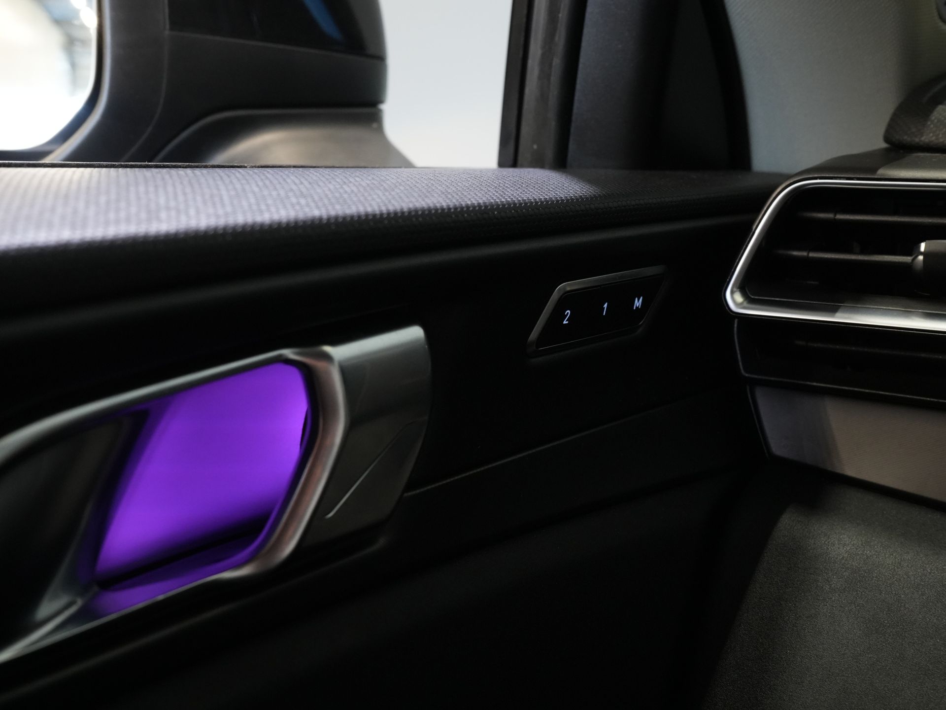 Lynk & Co 01 SUV Pano/ LED/ Adapt.Cruise/ Elektryczna klapa/ Mem.Stoel/ Keyless/ Carplay/ Navi/ Podgrzewane fotele/ Klimatyzacja/ 20'' LMV