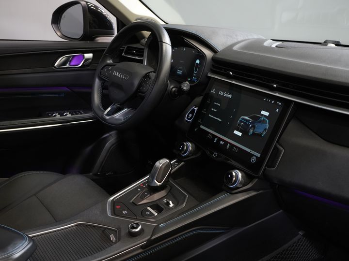 Lynk & Co 01 SUV Pano/ LED/ Adapt.Cruise/ Elektryczna klapa/ Mem.Stoel/ Keyless/ Carplay/ Navi/ Podgrzewane fotele/ Klimatyzacja/ 20'' LMV