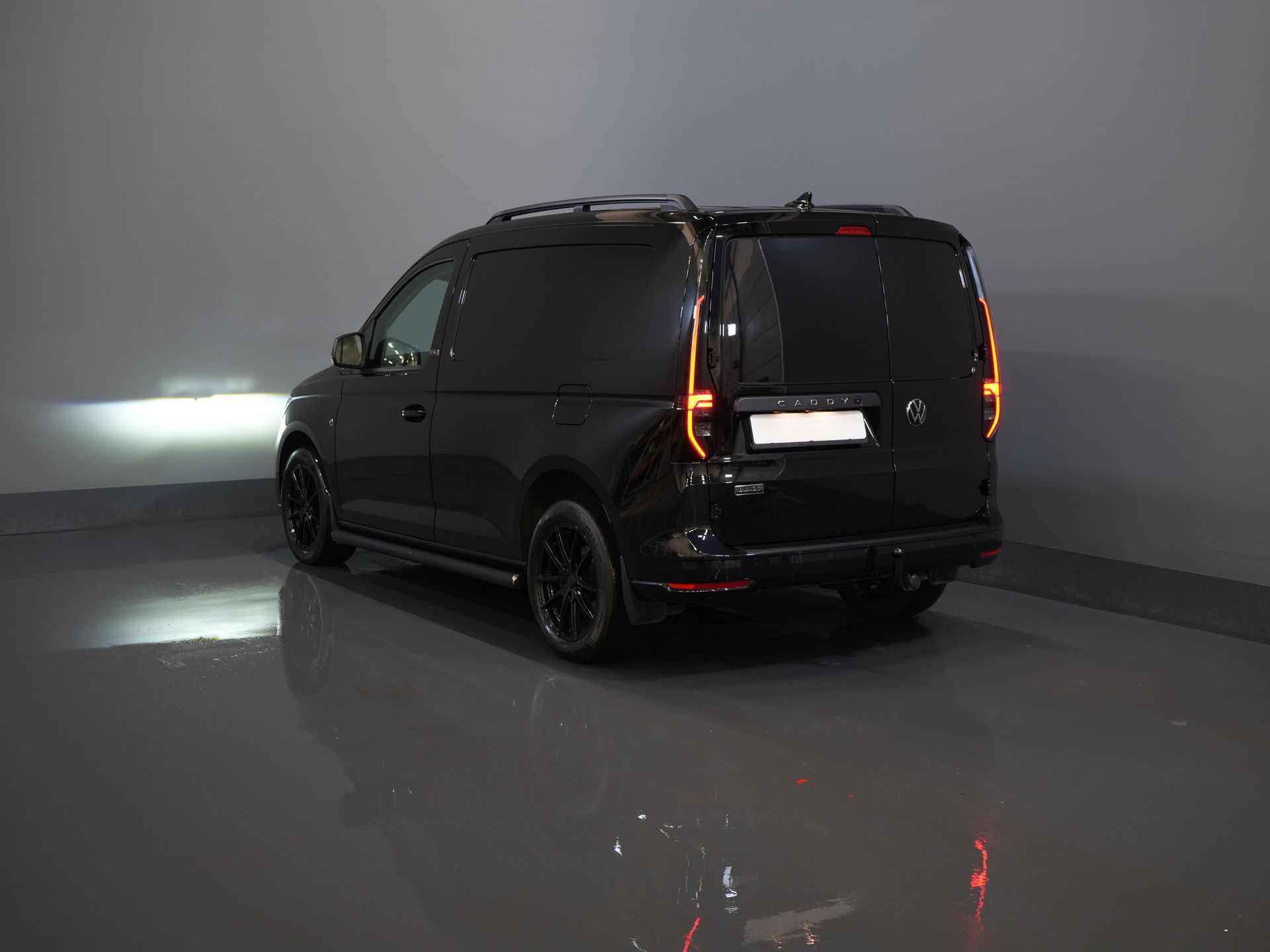 Volkswagen Caddy Cargo Bestelbus 2.0 TDI 125 pk DSG Aut. BPM VRIJ! Black Edition/ LED/ Virtual Cockpit/ Leder/ Adapt. Cruise/ Carplay/ Stoelverw./ Camera
