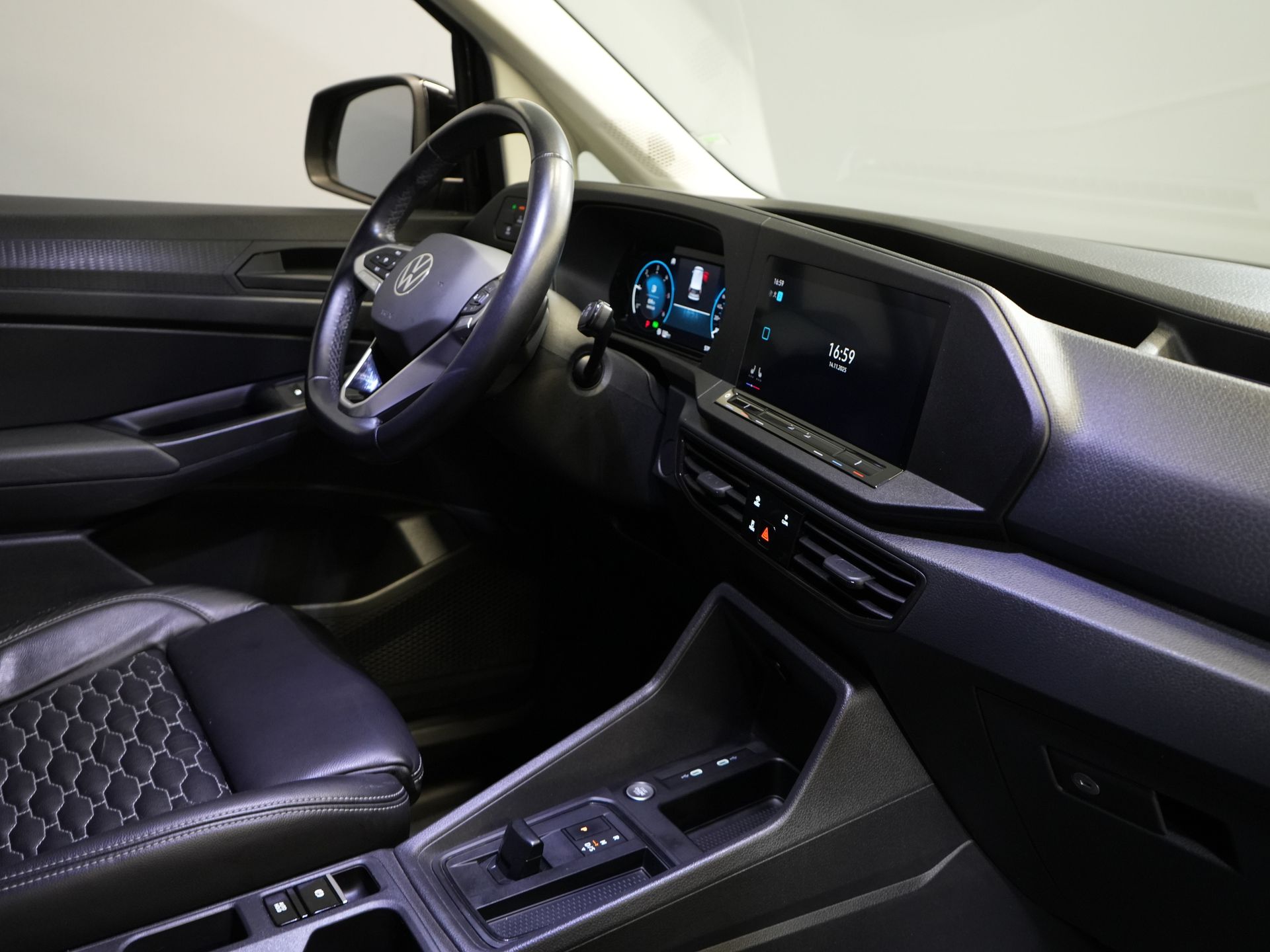 Volkswagen Caddy Cargo Bestelbus 2.0 TDI 125 pk DSG Aut. BPM VRIJ! Black Edition/ LED/ Virtual Cockpit/ Leder/ Adapt. Cruise/ Carplay/ Stoelverw./ Camera