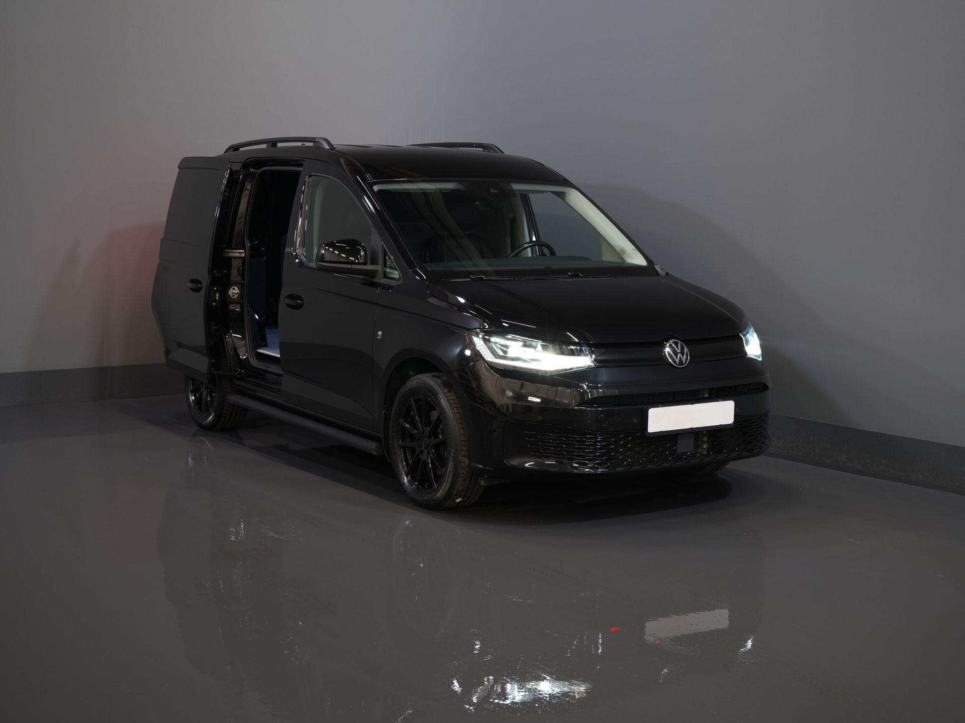 Volkswagen Caddy Cargo Bestelbus 2.0 TDI 125 pk DSG Aut. BPM VRIJ! Black Edition/ LED/ Virtual Cockpit/ Leder/ Adapt. Cruise/ Carplay/ Stoelverw./ Camera