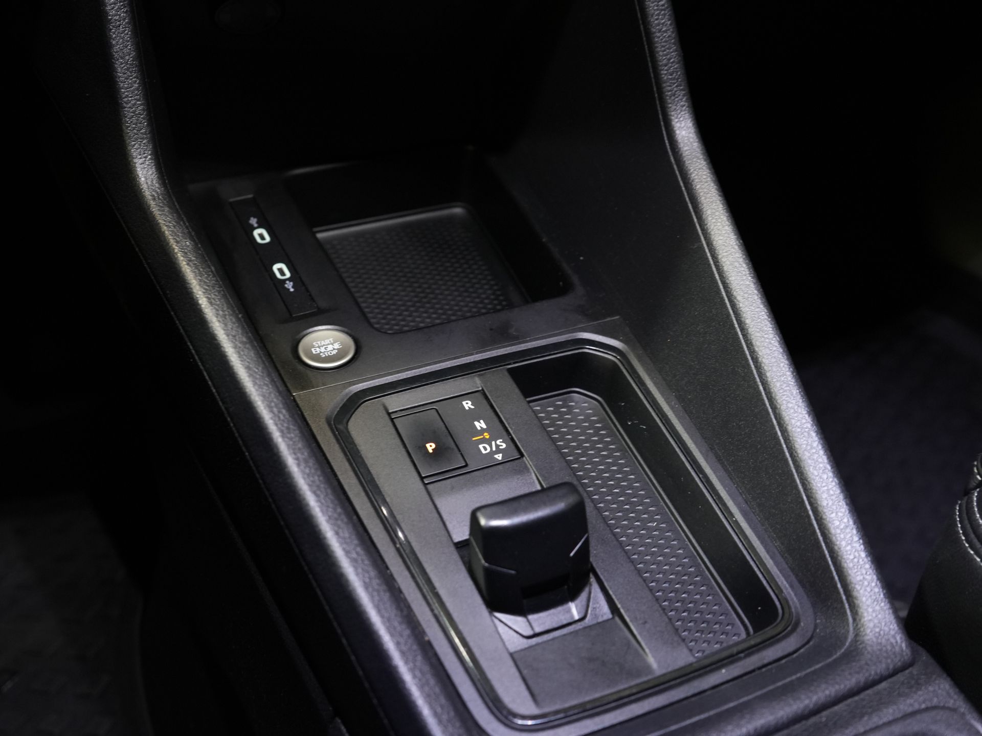 Volkswagen Caddy Cargo Bestelbus 2.0 TDI 125 pk DSG Aut. BPM VRIJ! Black Edition/ LED/ Virtual Cockpit/ Leder/ Adapt. Cruise/ Carplay/ Stoelverw./ Camera