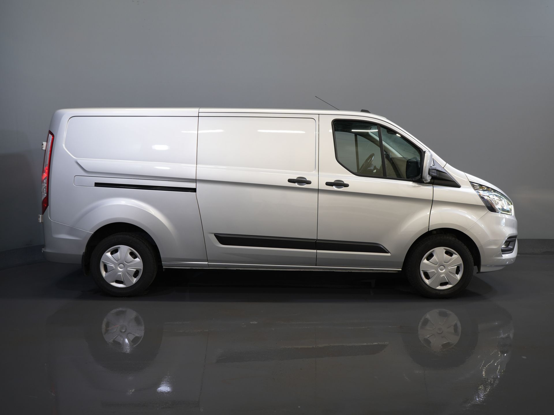 Ford Transit Custom Van 2.0 TDCI 130 hp Aut. L2 Carplay/ Airco/ Cruise/ Kamera/ PDC V+A/ DAB