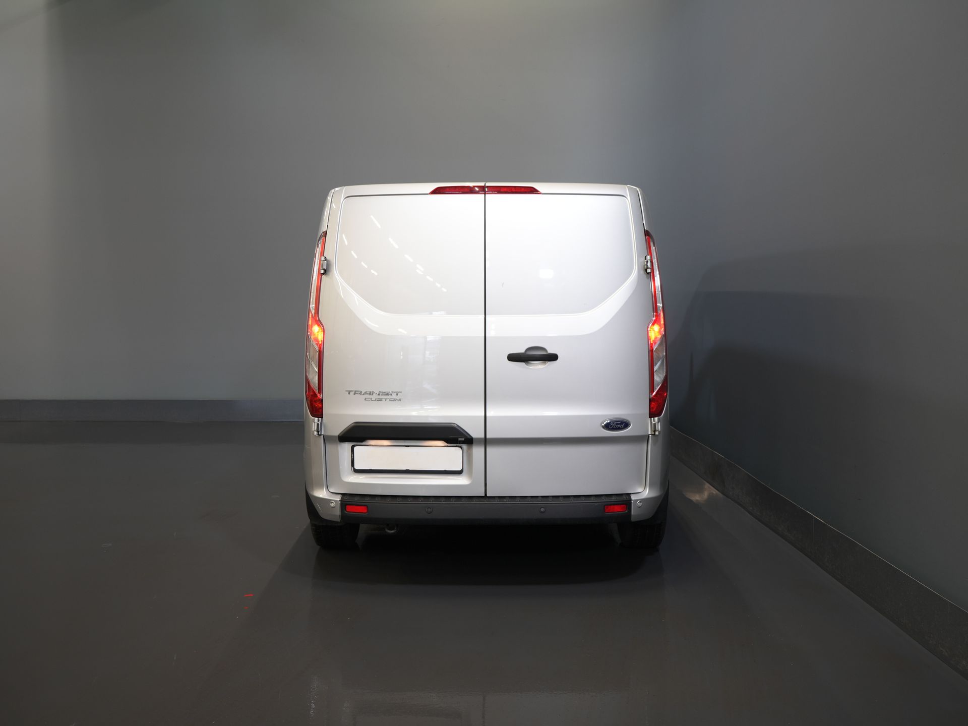 Ford Transit Custom Bestelbus 2.0 TDCI 130 pk Aut. L2 Carplay/ Airco/ Cruise/ Camera/ PDC V+A/ DAB