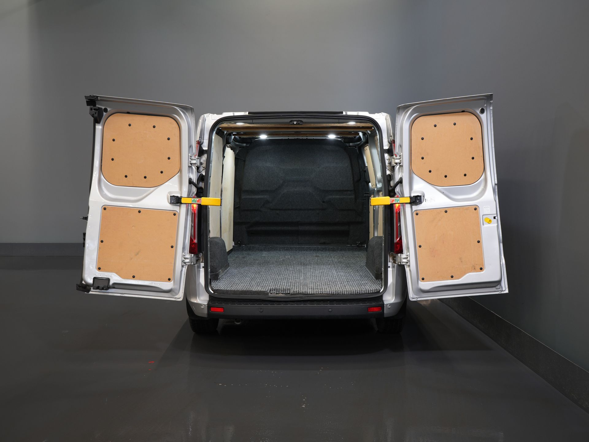 Ford Transit Custom Bestelbus 2.0 TDCI 130 pk Aut. L2 Carplay/ Airco/ Cruise/ Camera/ PDC V+A/ DAB