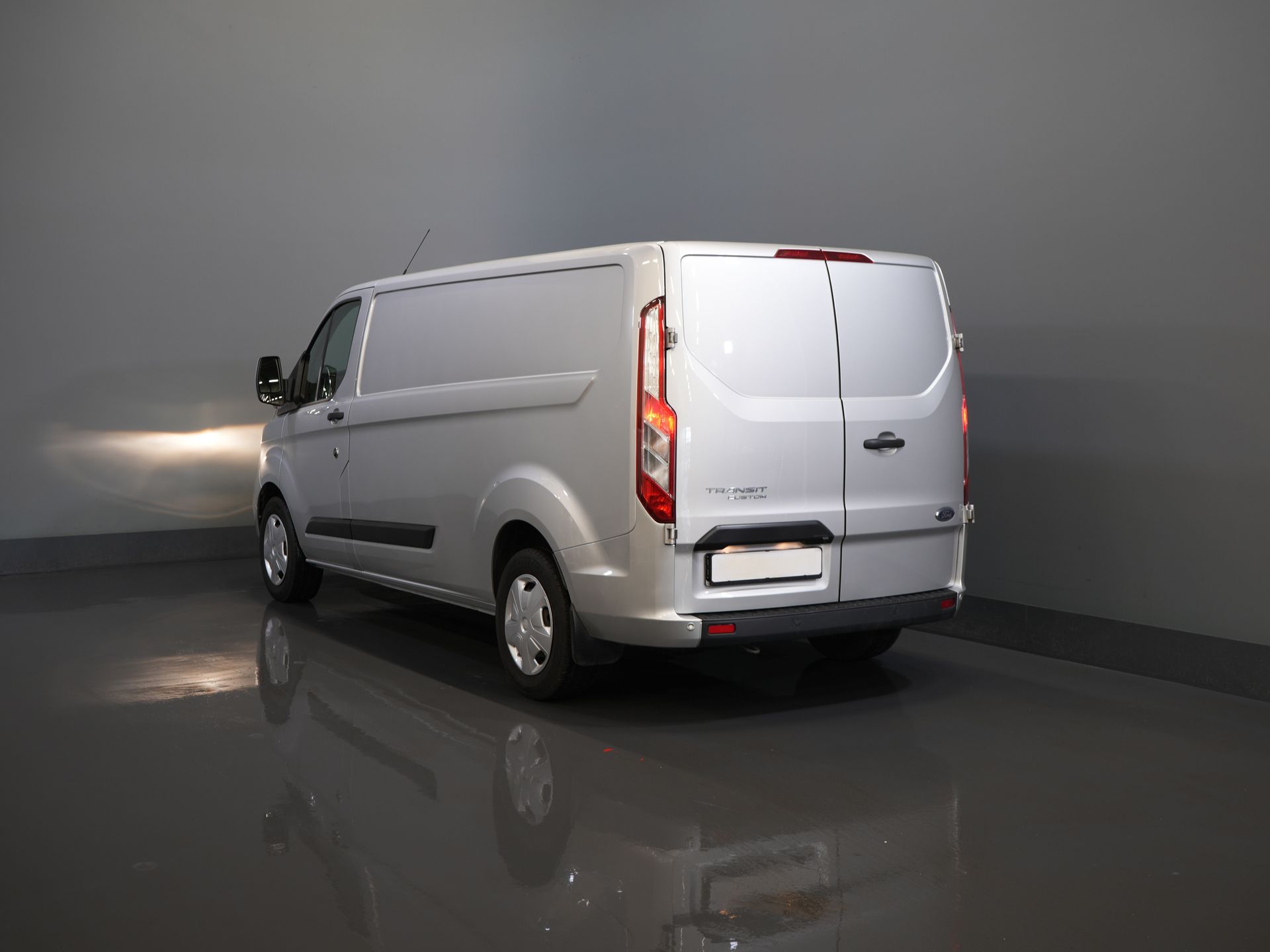 Ford Transit Custom Bestelbus 2.0 TDCI 130 pk Aut. L2 Carplay/ Airco/ Cruise/ Camera/ PDC V+A/ DAB