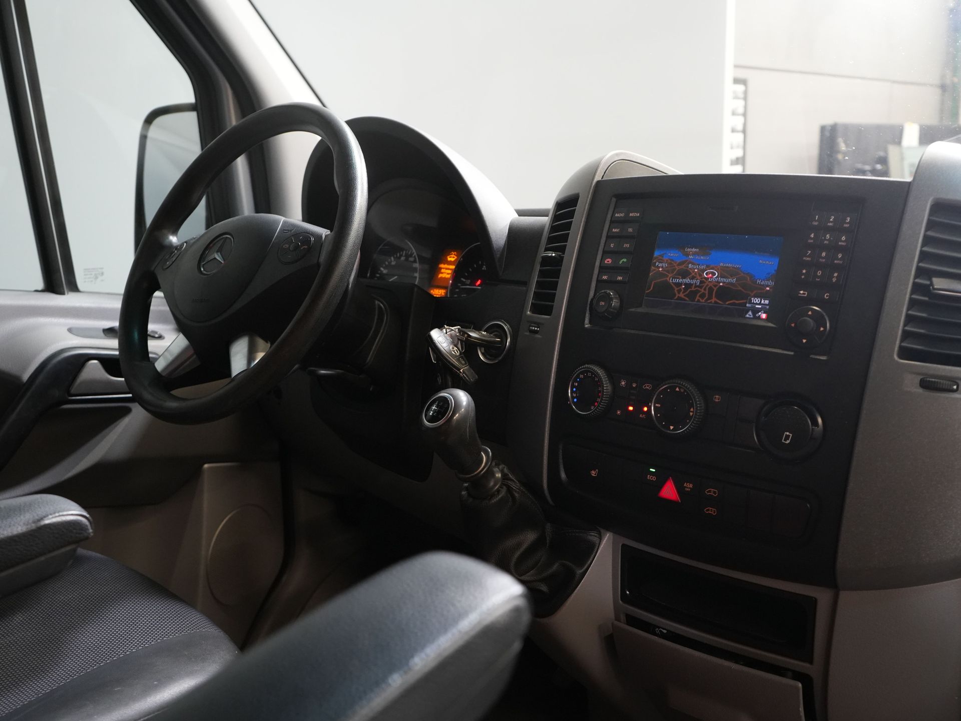 Mercedes-Benz Sprinter Van 319 3.0 V6 EURO6 L2 EXPORT ONLY 3.5t Trekverm./ Gev.Stoel/ Stoelverw./ Camera/ Cruise/ Navi/ Airco/ Towing hook