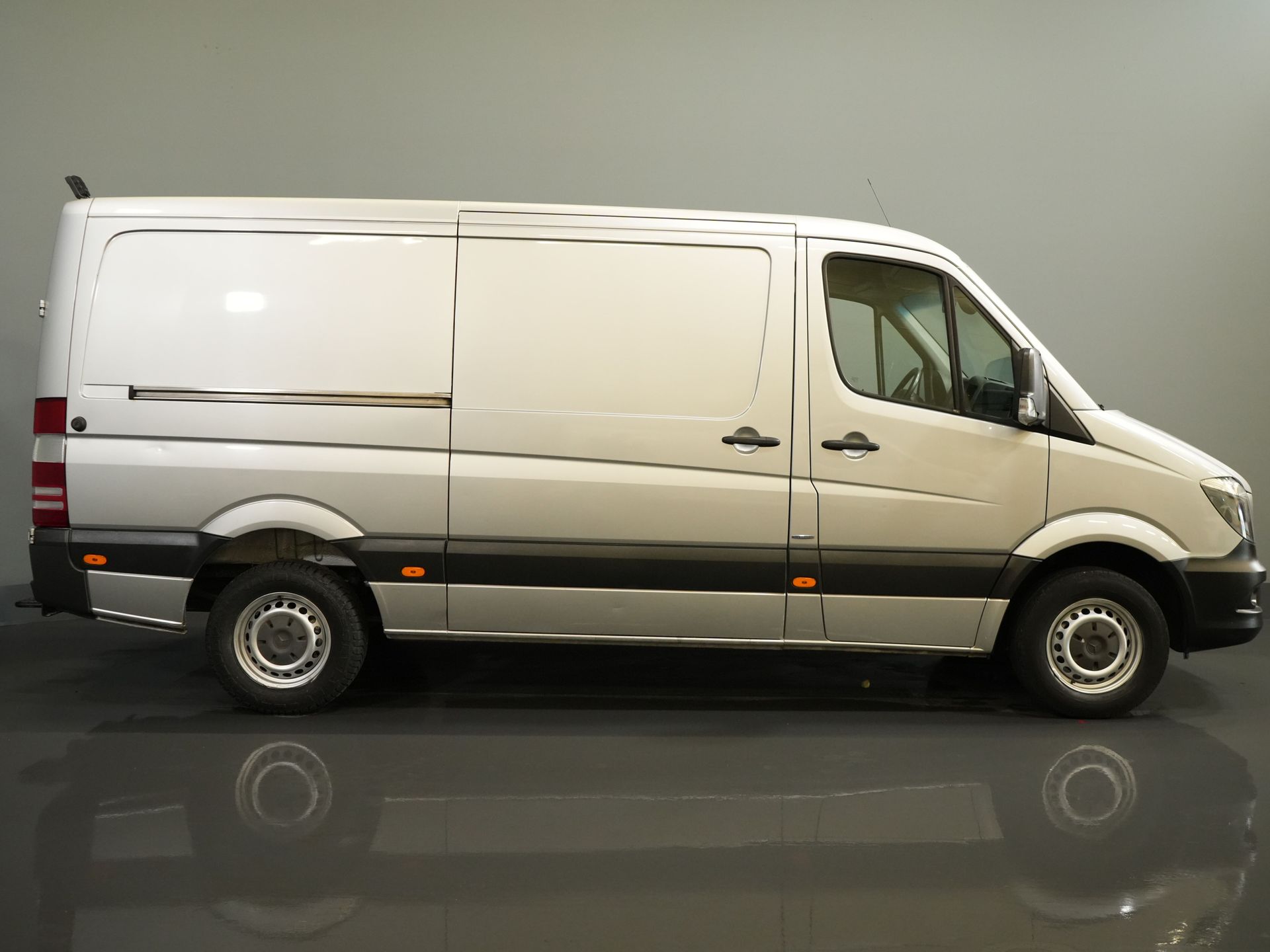 Mercedes-Benz Sprinter Van 319 3.0 V6 EURO6 L2 EXPORT ONLY 3.5t Trekverm./ Gev.Stoel/ Stoelverw./ Camera/ Cruise/ Navi/ Airco/ Towing hook