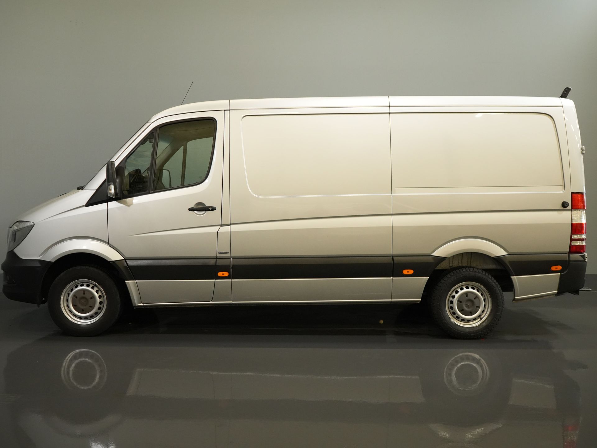 Mercedes-Benz Sprinter Van 319 3.0 V6 EURO6 L2 EXPORT ONLY 3.5t Trekverm./ Gev.Stoel/ Stoelverw./ Camera/ Cruise/ Navi/ Airco/ Towing hook