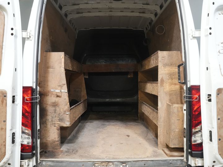 Iveco Daily Furgonetas 35S16V 2.3 L3H2 155 CV Aut DC Doble Cabina SÓLO EXPORTACIÓN 3.5T remolque/ Clima/ Crucero/ Cámara/ Gancho de remolque