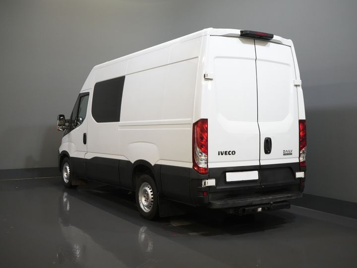 Iveco Daily Furgonetas 35S16V 2.3 L3H2 155 CV Aut DC Doble Cabina SÓLO EXPORTACIÓN 3.5T remolque/ Clima/ Crucero/ Cámara/ Gancho de remolque
