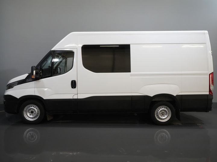 Iveco Daily Furgonetas 35S16V 2.3 L3H2 155 CV Aut DC Doble Cabina SÓLO EXPORTACIÓN 3.5T remolque/ Clima/ Crucero/ Cámara/ Gancho de remolque