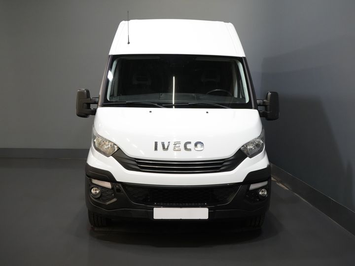 Iveco Daily Furgonetas 35S16V 2.3 L3H2 155 CV Aut DC Doble Cabina SÓLO EXPORTACIÓN 3.5T remolque/ Clima/ Crucero/ Cámara/ Gancho de remolque