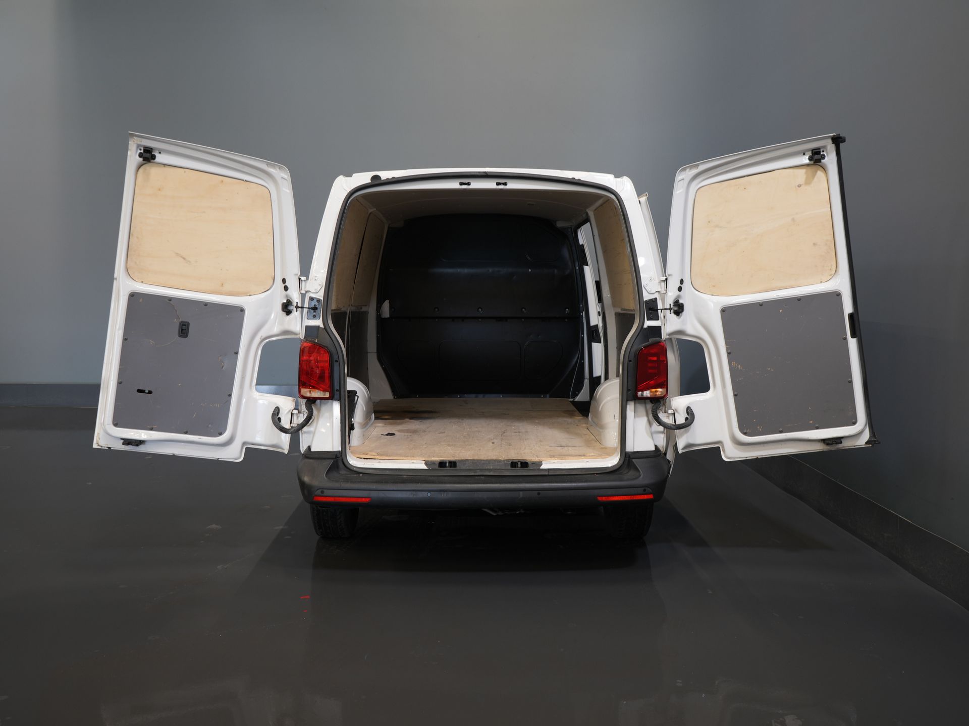 Volkswagen Transporter Van 2.0 TDI L2 BPM БЕЗКОШТОВНО! NL Car/ Carplay/ Cruise/ Airco/ Navi/ PDC