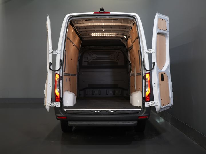 Mercedes-Benz Sprinter Bestelbus 317 CDI Aut. L2H2 3.5t Trekverm./ LED/ Gev.Stoel/ 270 Gr.Deuren/ Stoelverw./ Navi/ Camera/ PDC/ Cruise/ Airco