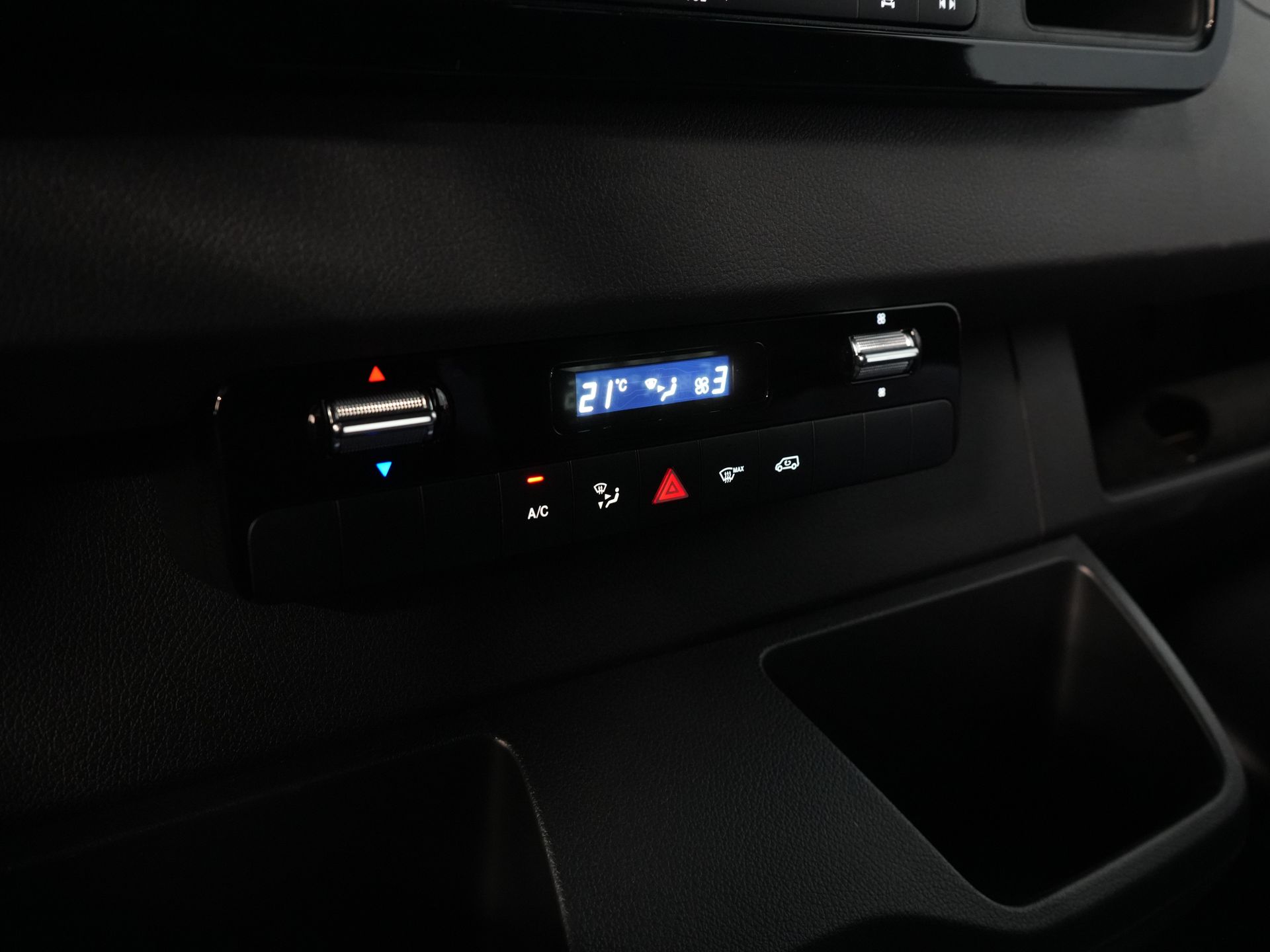 Mercedes-Benz Sprinter Bestelbus 317 CDI Aut. L2H2 3.5t Trekverm./ LED/ Gev.Stoel/ 270 Gr.Deuren/ Stoelverw./ Navi/ Camera/ PDC/ Cruise/ Airco