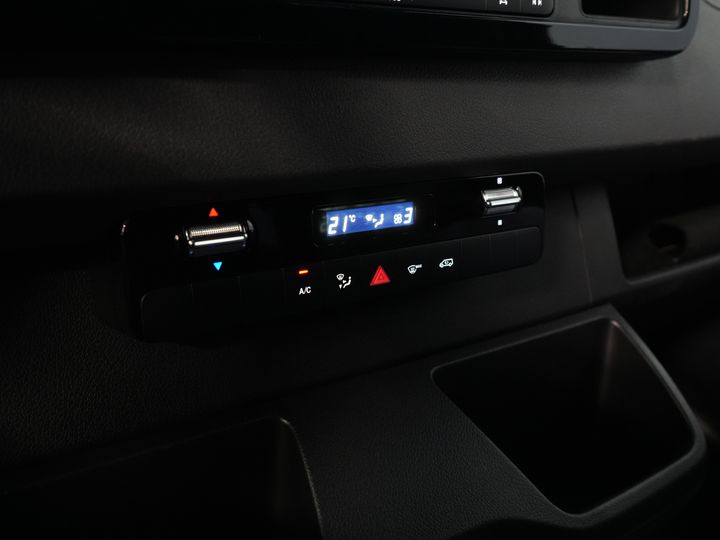 Mercedes-Benz Sprinter Bestelbus 317 CDI Aut. L2H2 3.5t Trekverm./ LED/ Gev.Stoel/ 270 Gr.Deuren/ Stoelverw./ Navi/ Camera/ PDC/ Cruise/ Airco