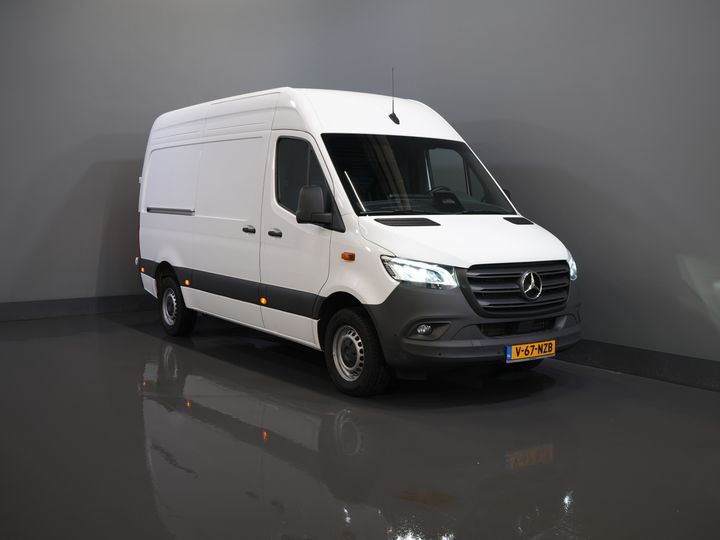 Mercedes-Benz Sprinter Van 317 CDI Aut. L2H2 3.5t Trekverm./ LED/ Gev.Stoel/ 270 Gr.Deuren/ Stoelverw./ Navi/ Camera/ PDC/ Cruise/ Airco