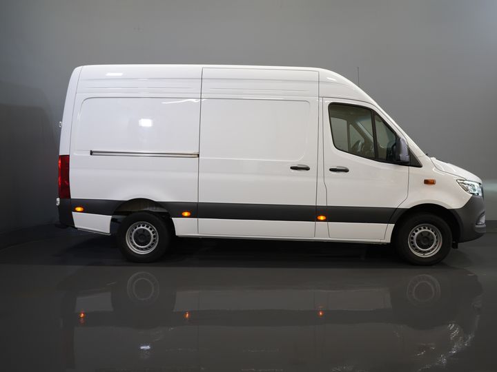 Mercedes-Benz Sprinter Bestelbus 317 CDI Aut. L2H2 3.5t Trekverm./ LED/ Gev.Stoel/ 270 Gr.Deuren/ Stoelverw./ Navi/ Camera/ PDC/ Cruise/ Airco