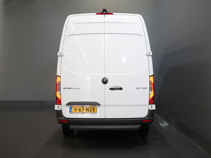 Mercedes-Benz Sprinter Bestelbus 317 CDI Aut. L2H2 3.5t Trekverm./ LED/ Gev.Stoel/ 270 Gr.Deuren/ Stoelverw./ Navi/ Camera/ PDC/ Cruise/ Airco