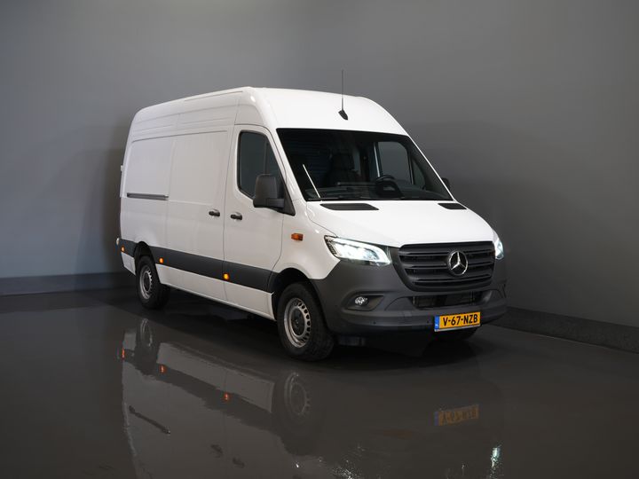 Mercedes-Benz Sprinter Bestelbus 317 CDI Aut. L2H2 3.5t Trekverm./ LED/ Gev.Stoel/ 270 Gr.Deuren/ Stoelverw./ Navi/ Camera/ PDC/ Cruise/ Airco