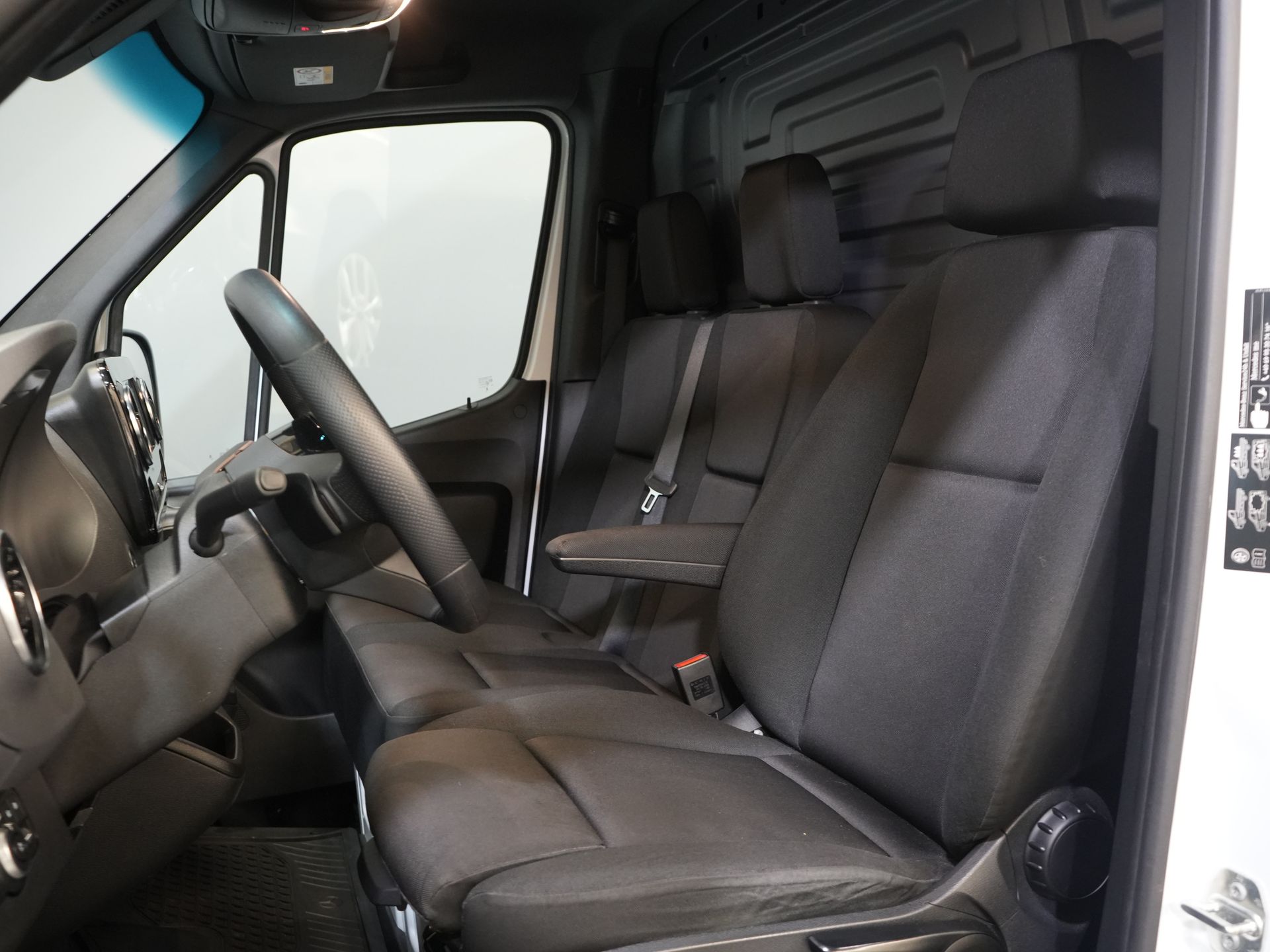 Mercedes-Benz Sprinter Bestelbus 317 CDI Aut. L2H2 3.5t Trekverm./ LED/ Gev.Stoel/ 270 Gr.Deuren/ Stoelverw./ Navi/ Camera/ PDC/ Cruise/ Airco