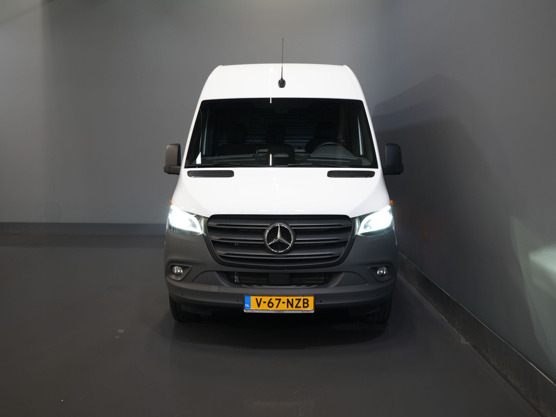 Mercedes-Benz Sprinter Bestelbus 317 CDI Aut. L2H2 3.5t Trekverm./ LED/ Gev.Stoel/ 270 Gr.Deuren/ Stoelverw./ Navi/ Camera/ PDC/ Cruise/ Airco