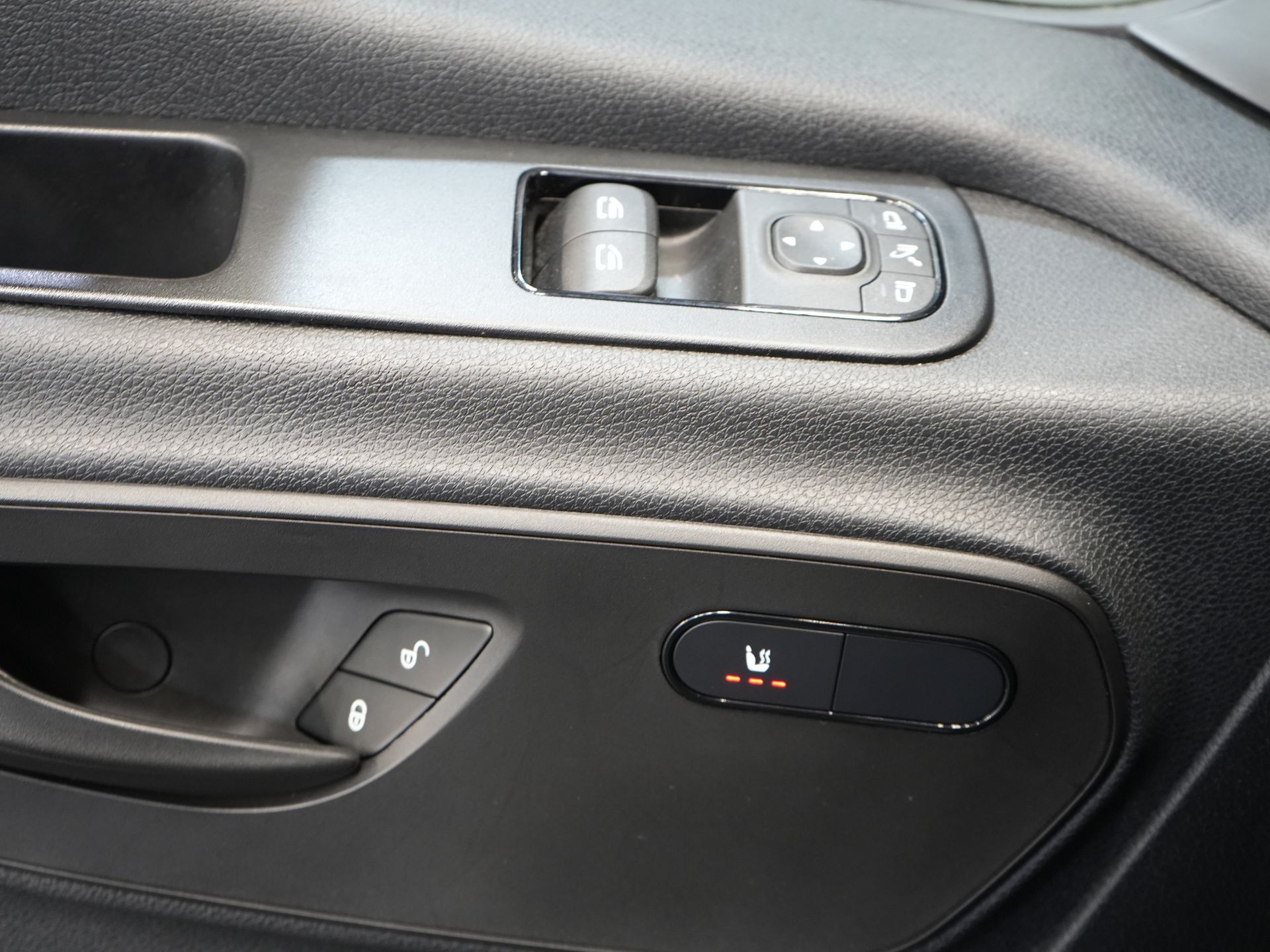 Mercedes-Benz Sprinter Bestelbus 317 CDI Aut. L2H2 3.5t Trekverm./ LED/ Gev.Stoel/ 270 Gr.Deuren/ Stoelverw./ Navi/ Camera/ PDC/ Cruise/ Airco