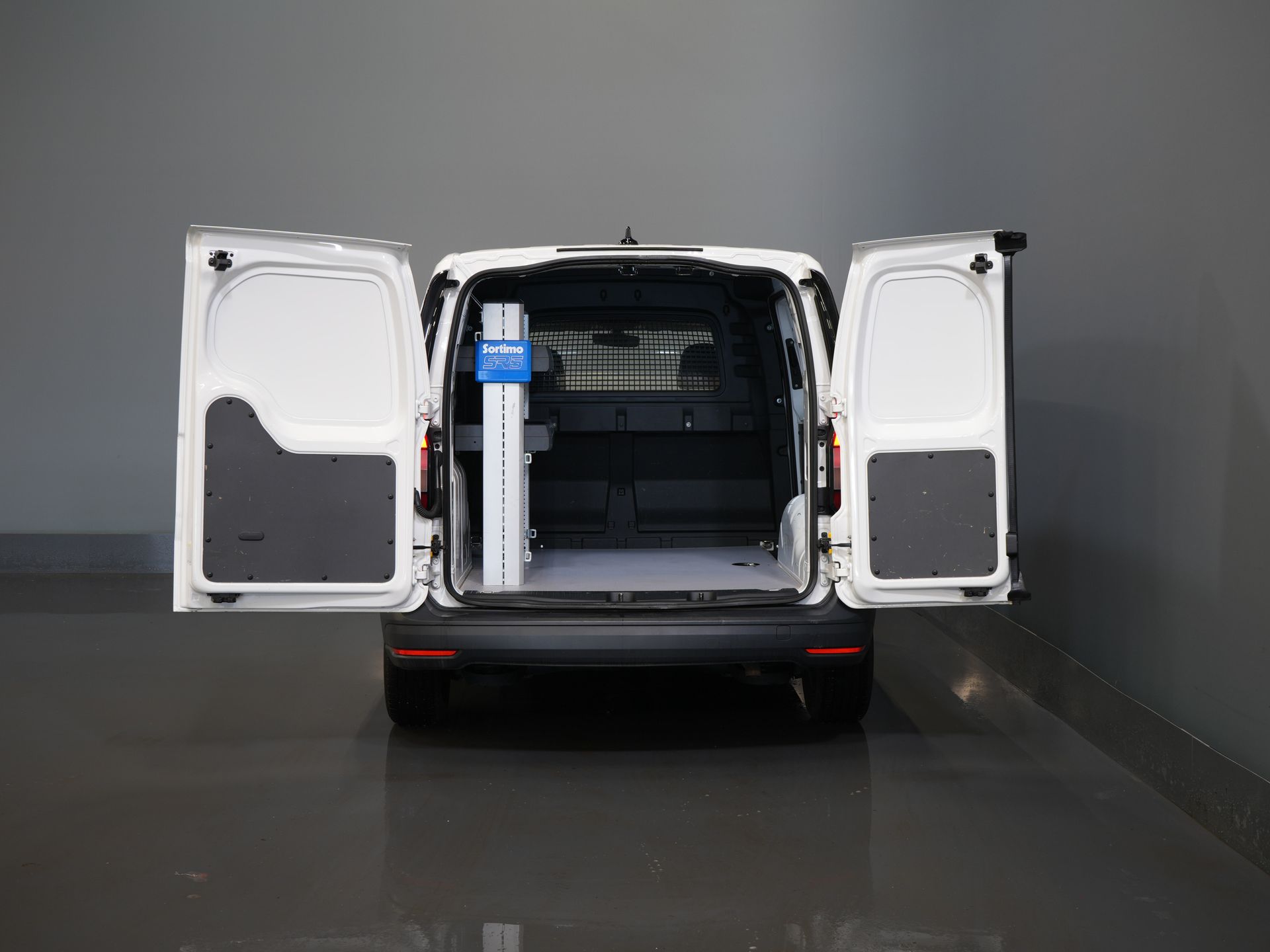 Volkswagen Caddy Cargo Van 2.0 TDI 100 hp Inverter/ Sortimo/ Cruise/ Airco/ DAB