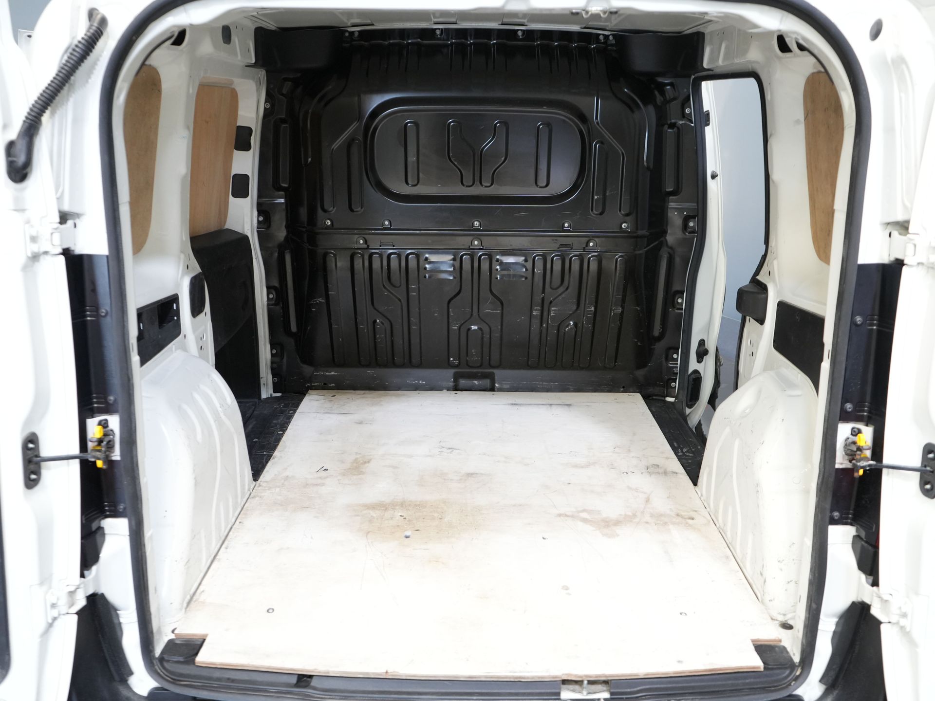 Fiat Dobló Cargo Bestelbus 1.3 MJ BPM VRIJ! 7x Voorraad NL Auto/ Airco/ Bluetooth/ Betimmering