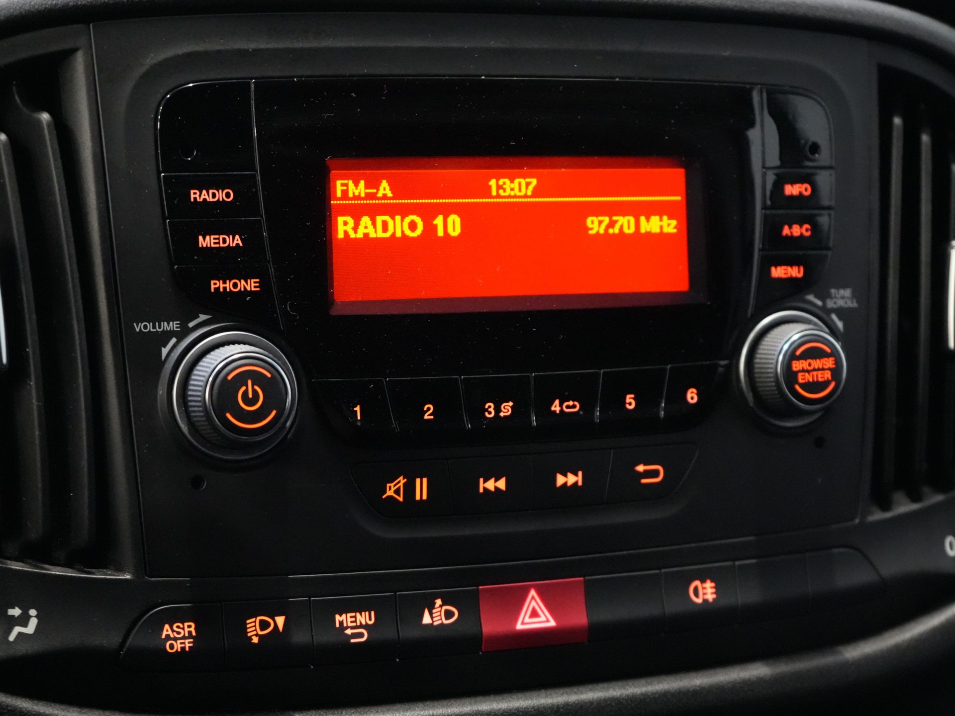 Fiat Dobló Cargo Bestelbus 1.3 MJ BPM VRIJ! 7x Voorraad NL Auto/ Airco/ Bluetooth/ Betimmering