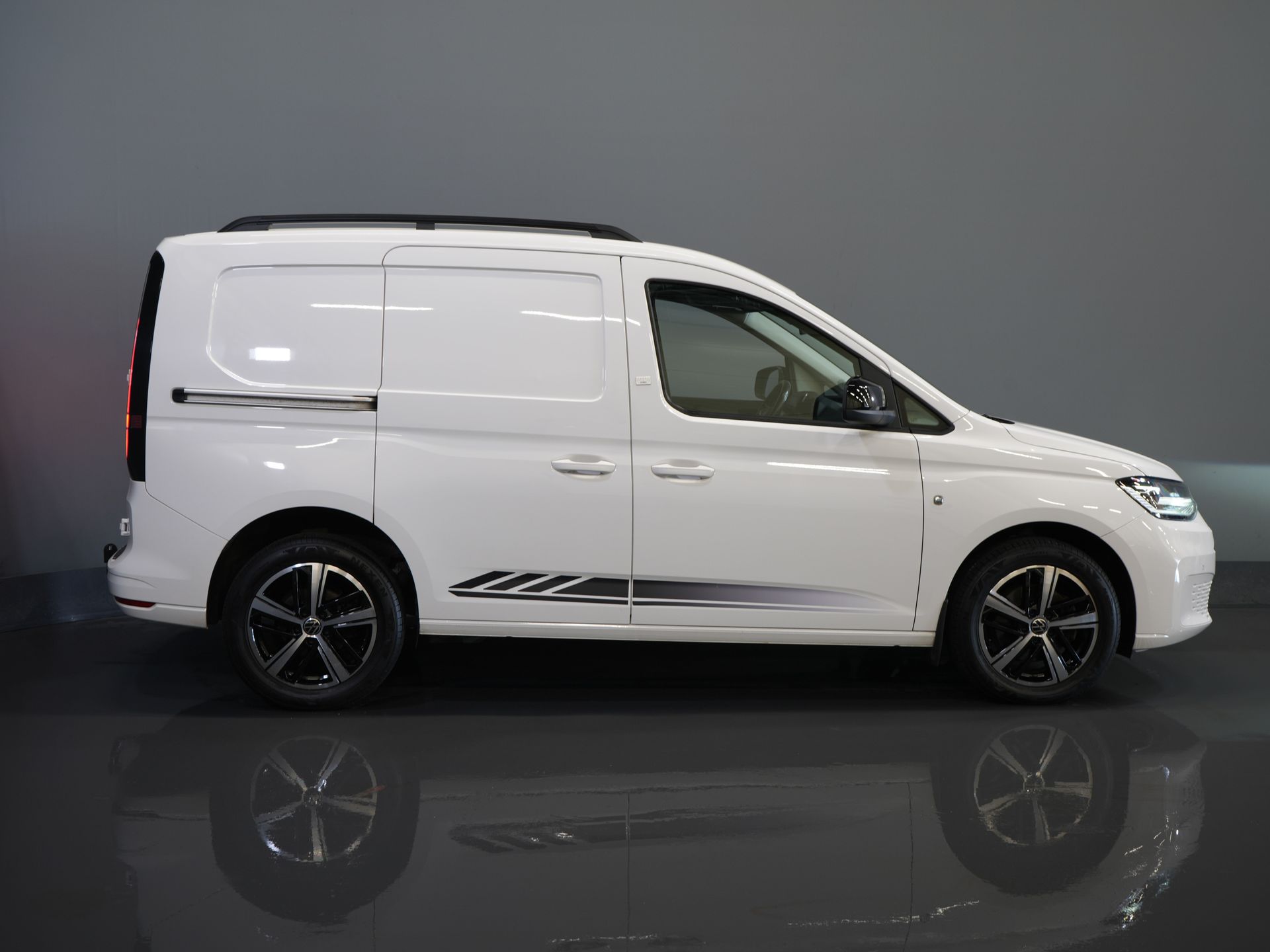 Volkswagen Caddy Cargo Van 2.0 TDI 125 CV DSG Aut. LED/ Riscaldatore a piantana/ Pelle/ Adapt.Cruise/ Virtual Cockpit/ Riscaldamento sedili/ Telecamera/ PDC/ 17 ”LMV