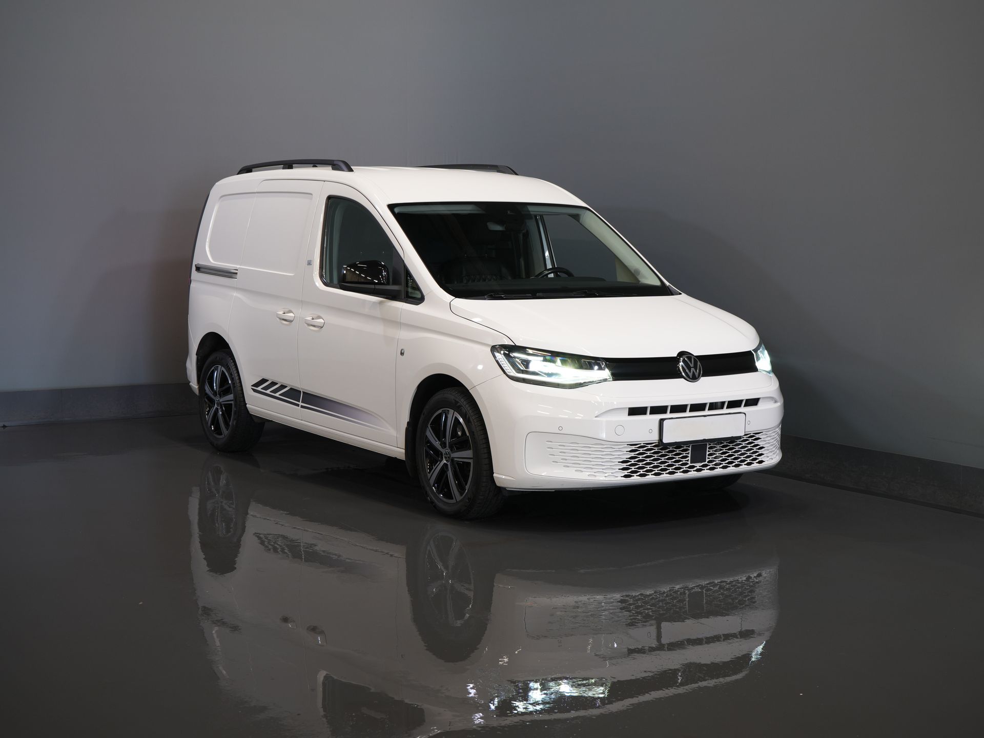 Volkswagen Caddy Cargo Van 2.0 TDI 125 CV DSG Aut. LED/ Riscaldatore a piantana/ Pelle/ Adapt.Cruise/ Virtual Cockpit/ Riscaldamento sedili/ Telecamera/ PDC/ 17 ”LMV